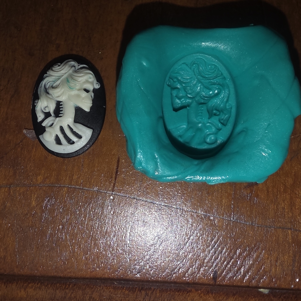 Silicone Skeleton Lady Cameo Cabochon Mold For Resin/Polymer Clay  18x25mm